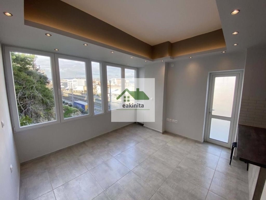 (For Sale) Residential Floor Apartment || Piraias/Piraeus - 75 Sq.m, 3 Bedrooms, 250.000€ 