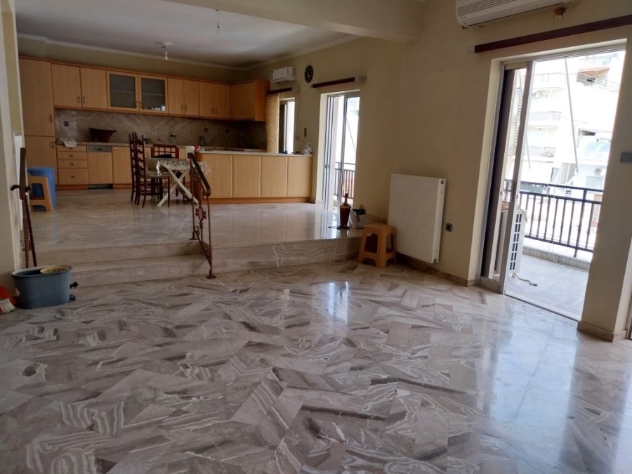 (For Sale) Residential Floor Apartment || Piraias/Perama - 149 Sq.m, 3 Bedrooms, 148.000€ 